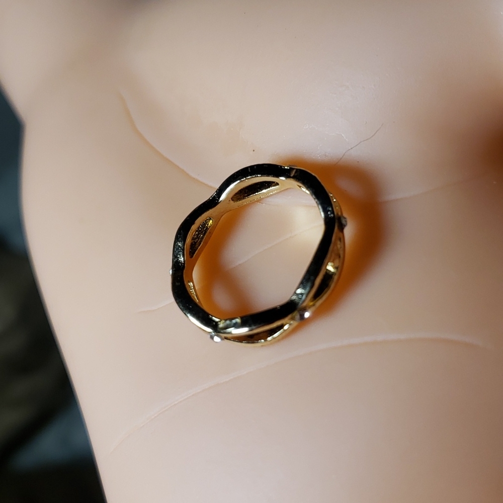 BRAND NEW RING SIZE 8 - Picture 2 of 3